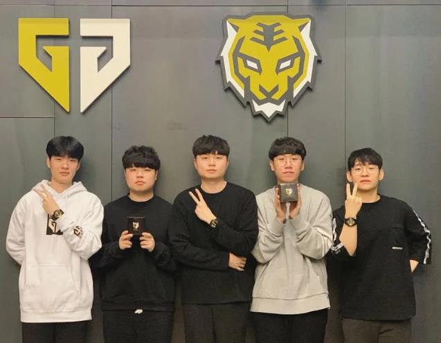 反弹球落回 反弹球落回