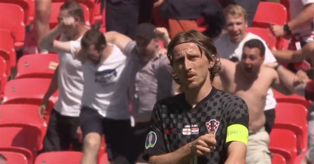 通过全场紧 通过全场紧