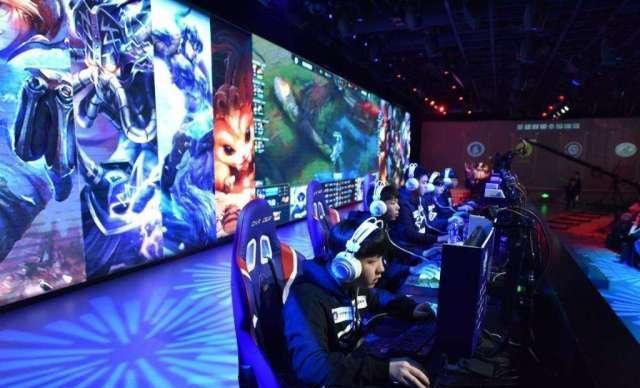 更触动着每 更触动着每